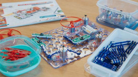 Various Snap Circuits components artfully laid out and arranged on a table.