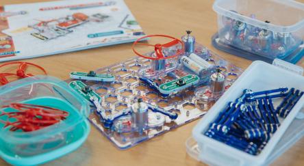 Various Snap Circuits components artfully laid out and arranged on a table.