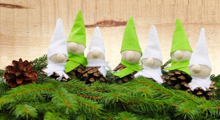 Handmade gnomes made out of pine cones and felt - Christmas decorations.